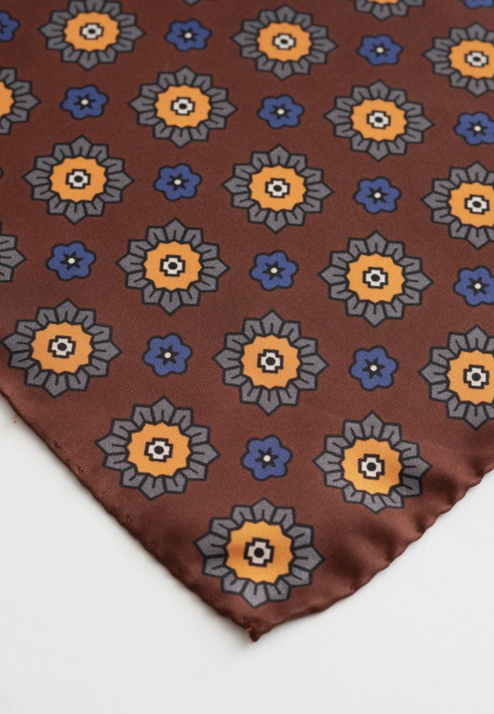 Burgundy silk pocket square - Image 3