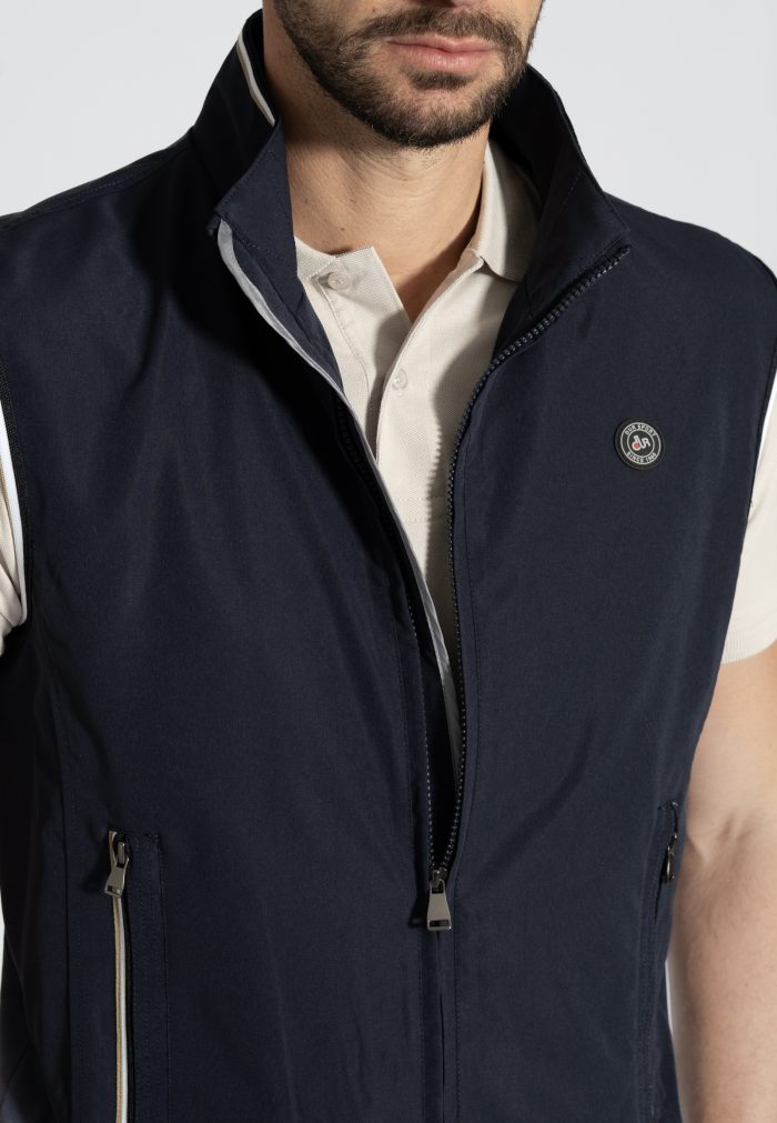 Regular fit sleeveless vest - Image 4